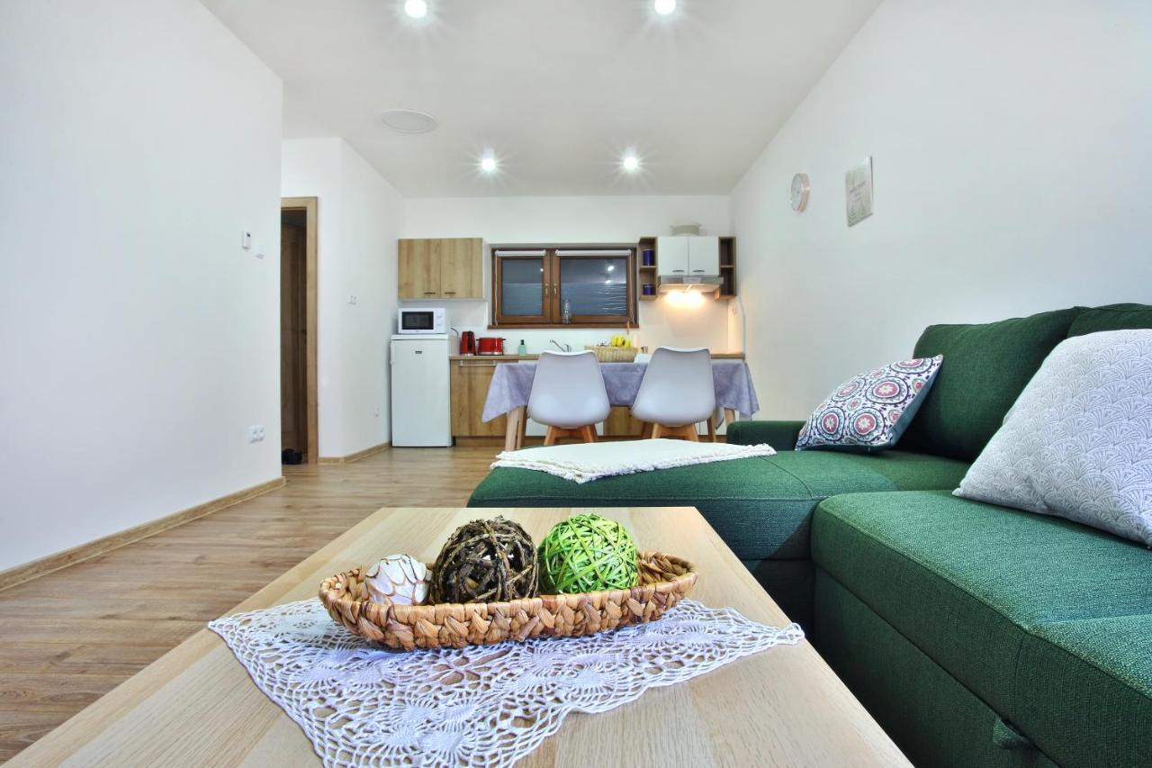 Kamilli Apartment Bešeňová Exterior foto